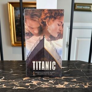 Titanic 1997 Original VHS 2-Tape Set w/ Slipcover & Oscar Awards Info